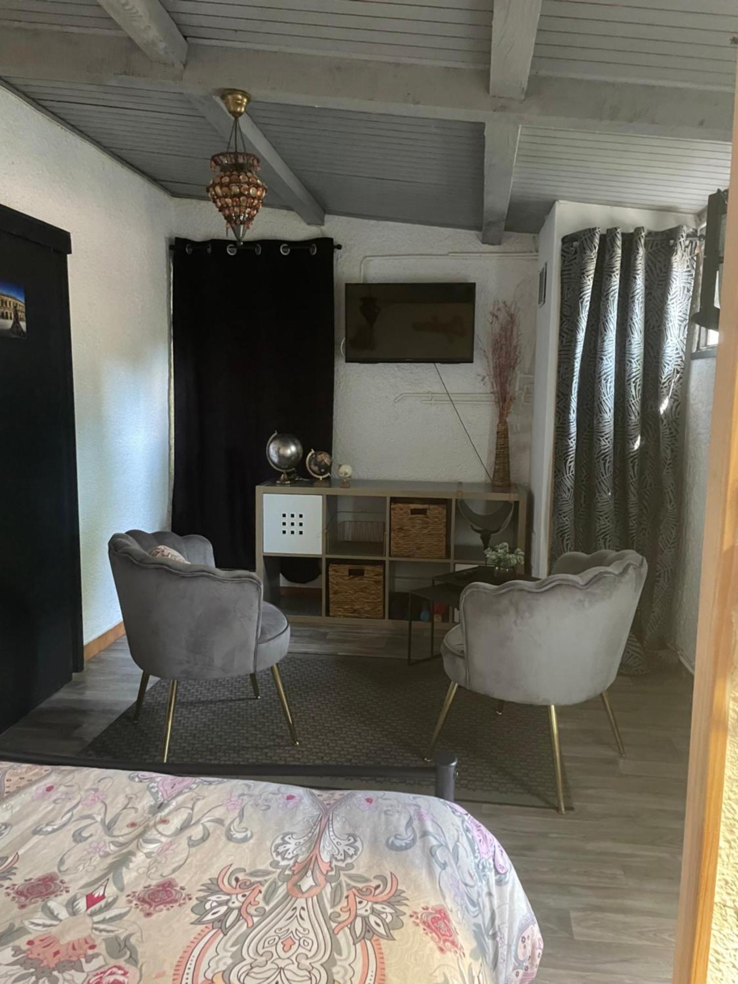 Studio Havre De Paix Au Pont Du Gard Piscine Et Jacuzzi Chez Valerie Payre Вер-Пон-дю-Гар Экстерьер фото
